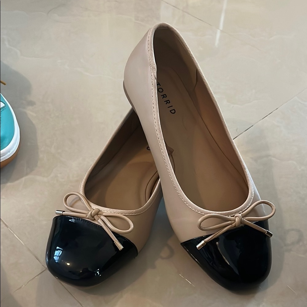 Torrid Women's Cream and Black Ballet Flats